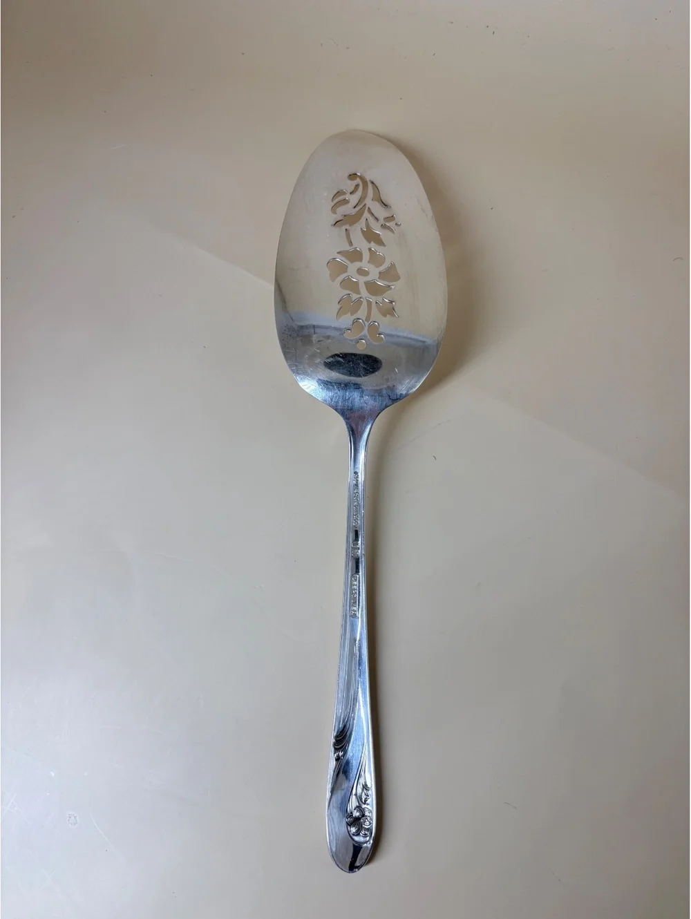 Holmes & Edwards Deep Silver Floral Pierced Pie Cake Server 10.5”
